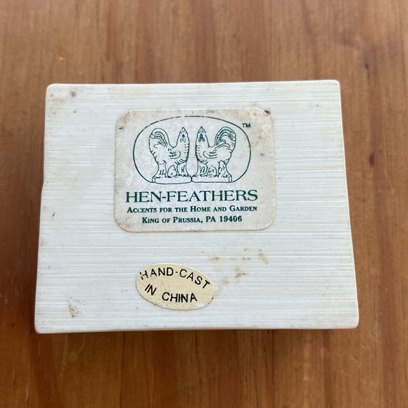 Hen-Feathers Best Friends Rabbit Trinket Box - Picture 6 of 7